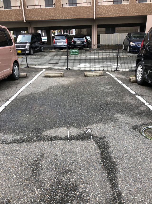 14番が当院の専用駐車場になります。益田整体院の看板がフェンスに備え付けてありますので、それを目印にご駐車ください